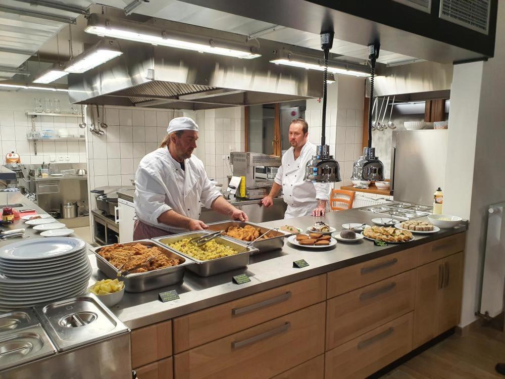 Pension A Restaurace U Sousedu Strazny Luaran gambar