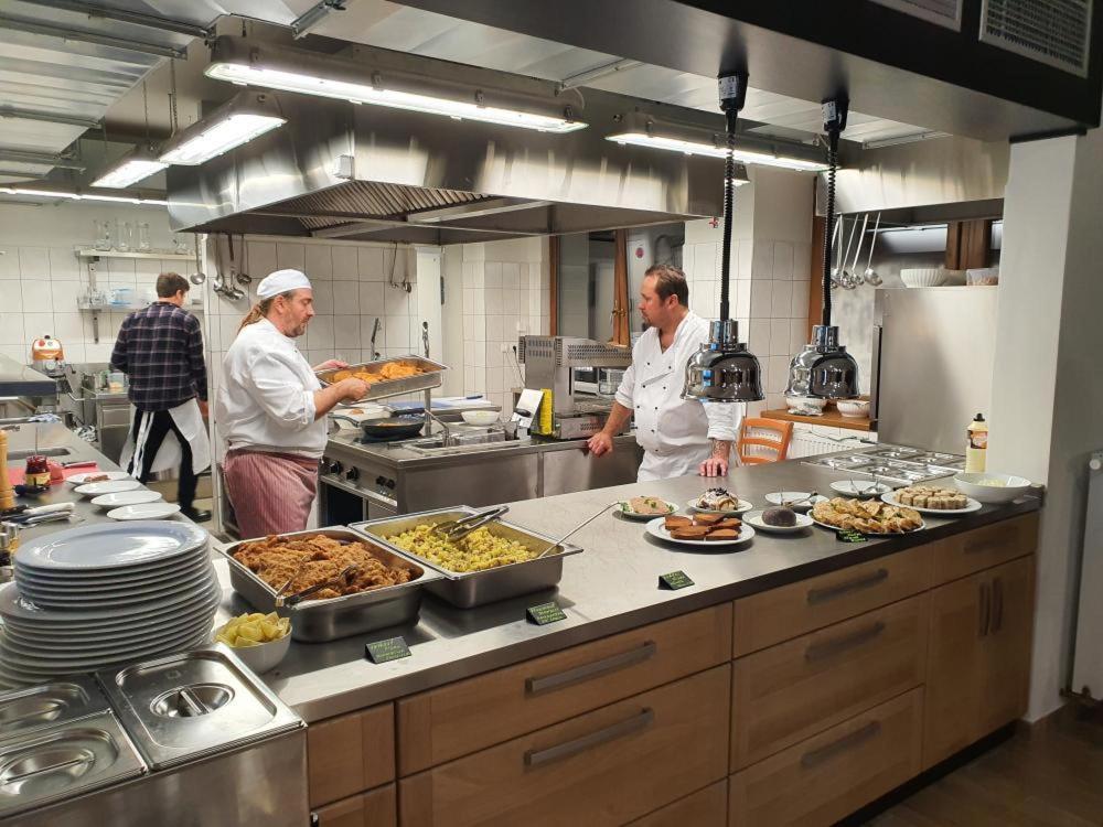 Pension A Restaurace U Sousedu Strazny Luaran gambar