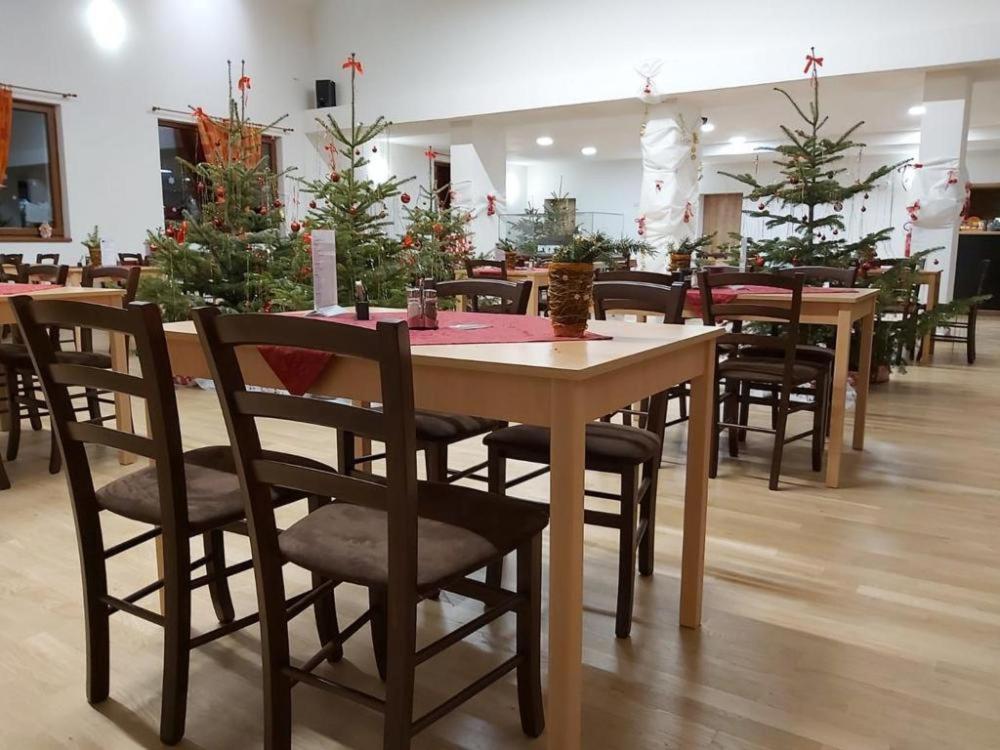 Pension A Restaurace U Sousedu Strazny Luaran gambar